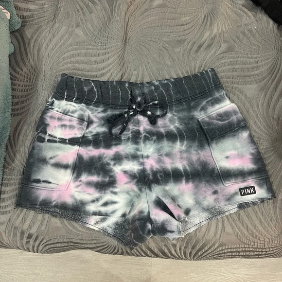Victoria Secret Pink Shorts only worn one time in Great Condition Size S - Picture 1 of 5